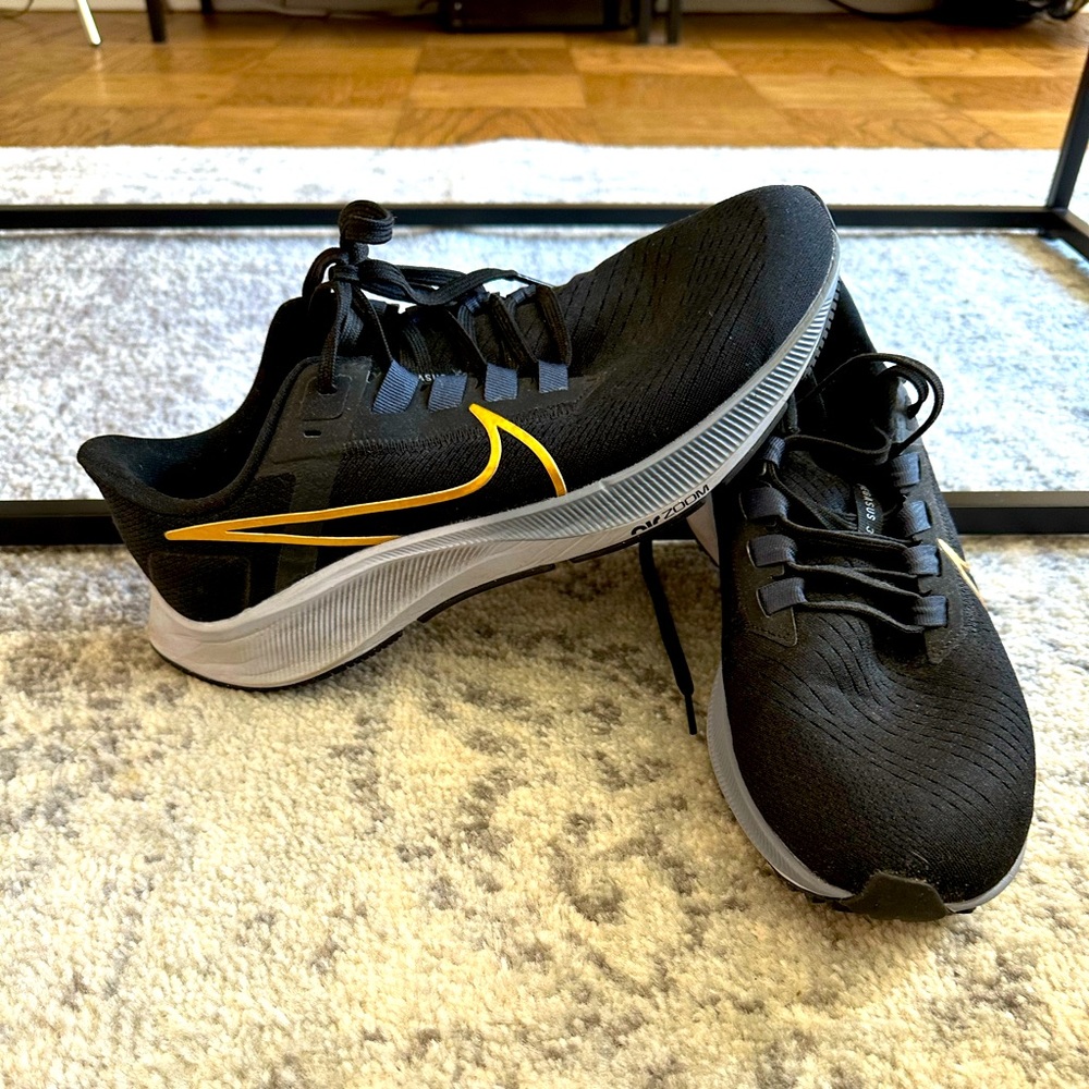 Nike Women's Air Zoom Pegasus 38 Running Shoes